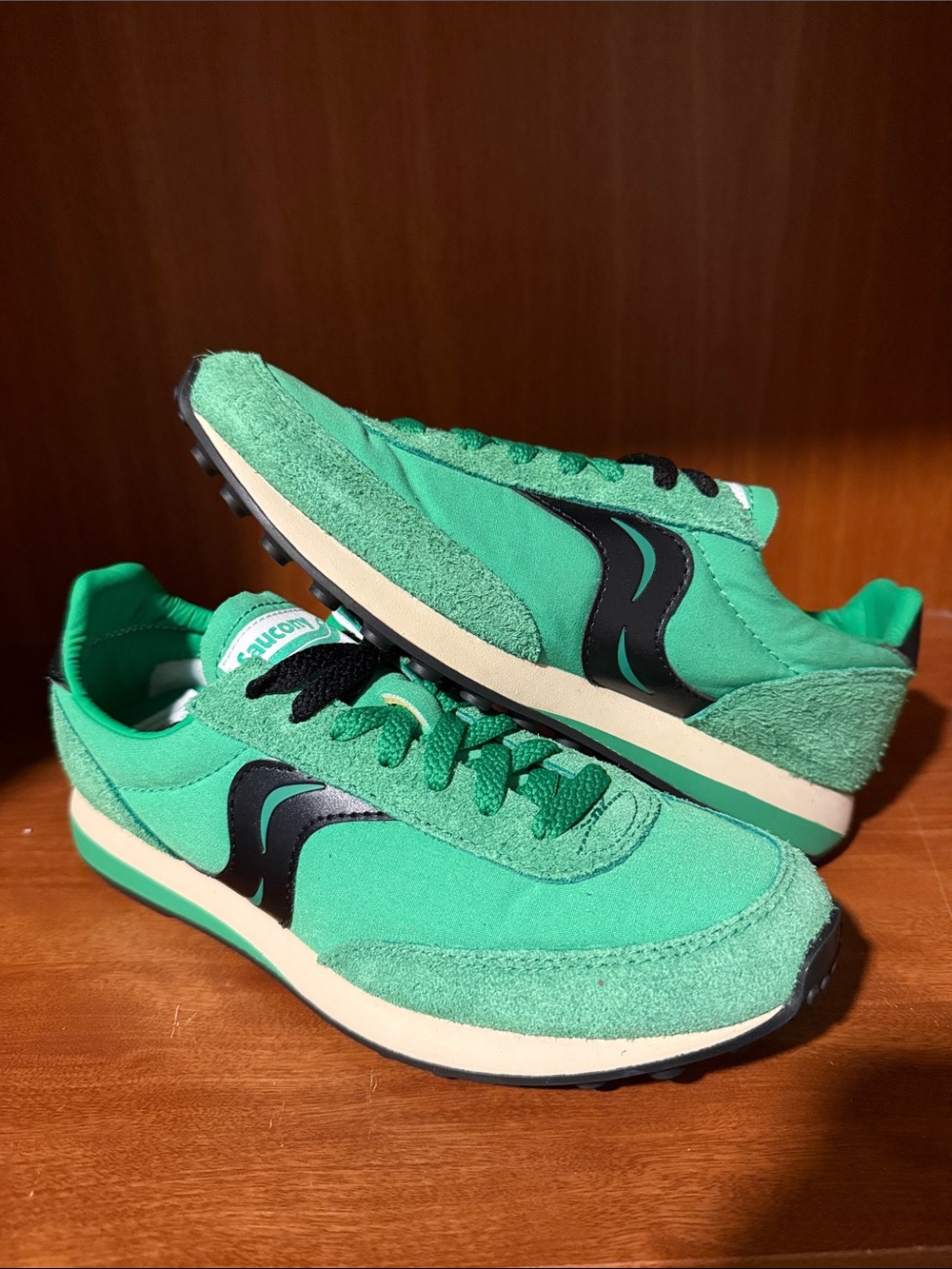Women’s Saucony Trainer 80 Saleman Sample